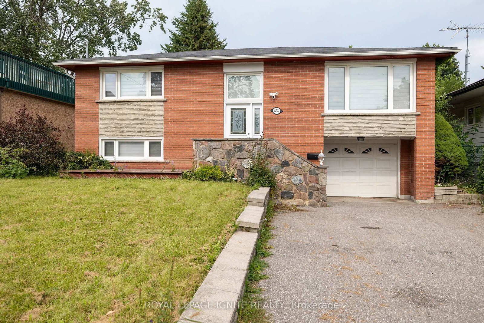 803-fairview-avenue-pickering-ontario-e13657952