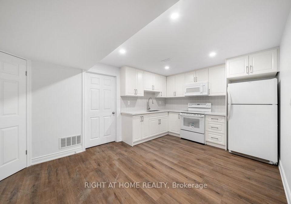 582-carlyle-court-oshawa-ontario-e13658374
