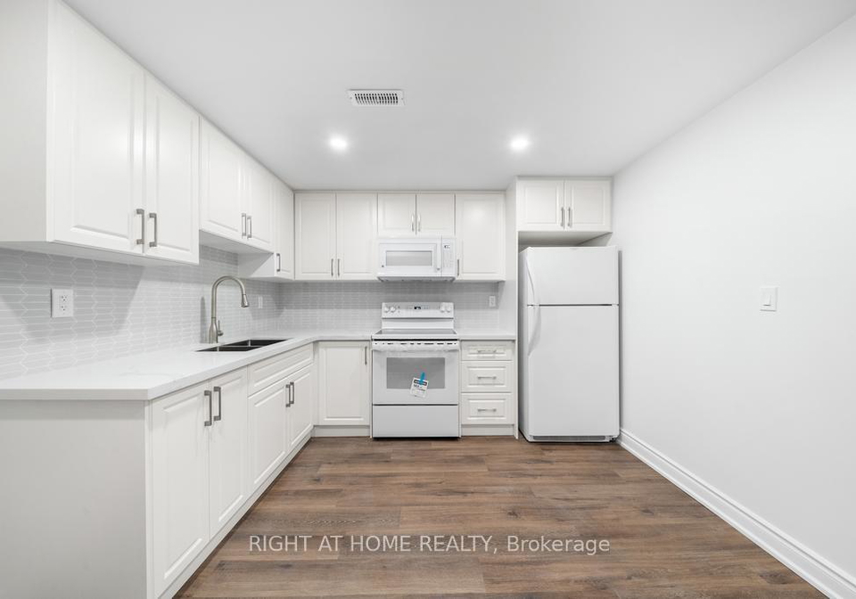 582-carlyle-court-oshawa-ontario-e13658374