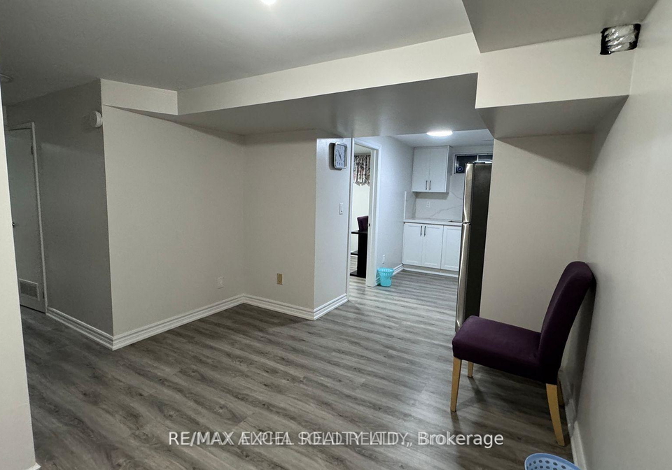 38-saintsbury-square-toronto-scarborough-ontario-e13659846