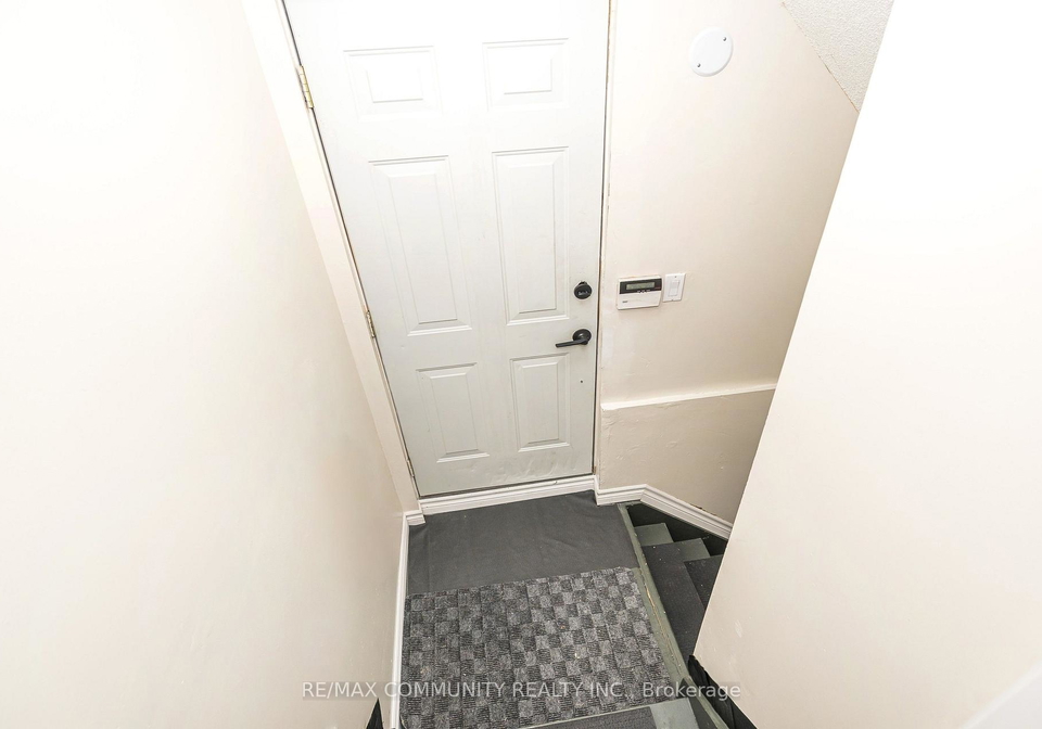 1597-avonmore-square-pickering-ontario-e13660030