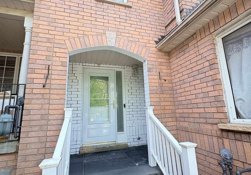 39-epps-crescent-ajax-ontario-e13660064