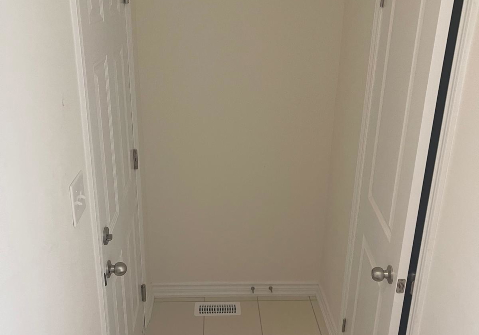 1111-marathon-avenue-pickering-ontario-e13660276