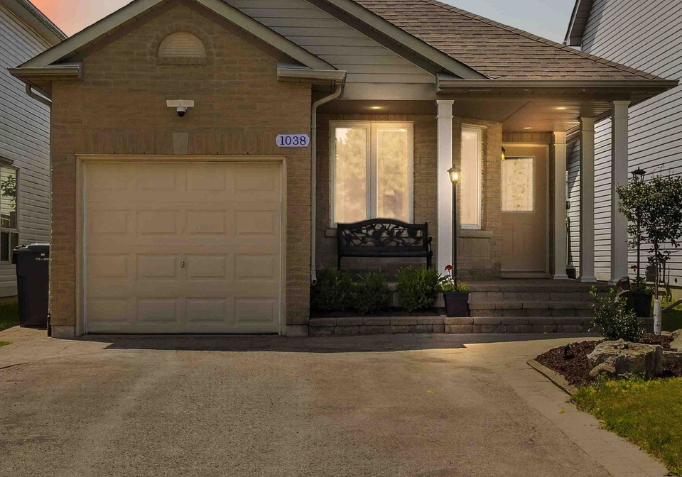 1038-grandlea-court-oshawa-ontario-e13662820