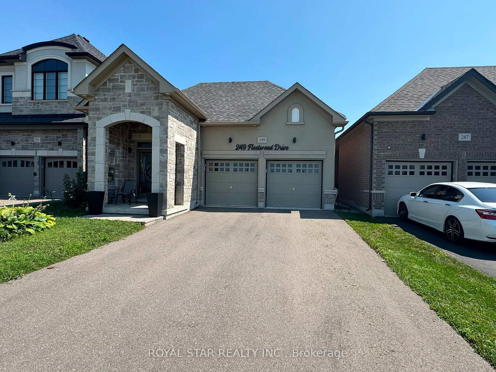 249-fleetwood-drive-oshawa-ontario-e13663564