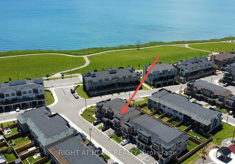 30-caspian-square-clarington-ontario-e13664352