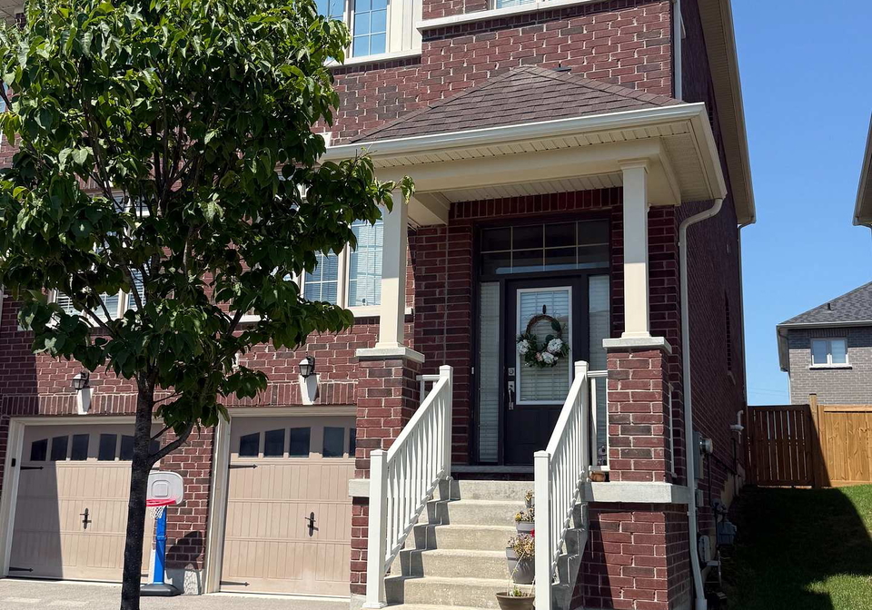 1189-cactus-crescent-pickering-ontario-e13665336