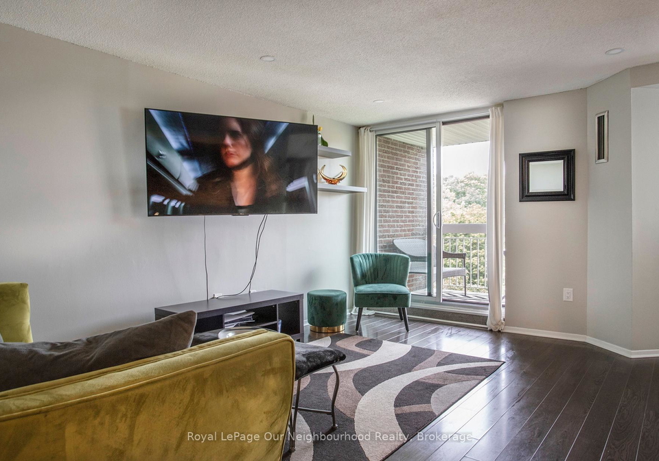 4064-lawrence-avenue-e-toronto-scarborough-ontario-e13666454