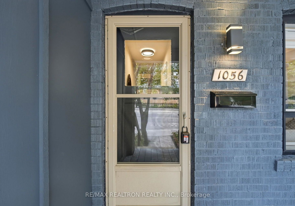 1056-woodbine-avenue-w-toronto-east-york-ontario-e13667172