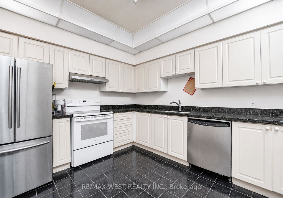 8-lee-centre-drive-toronto-scarborough-ontario-e13667954