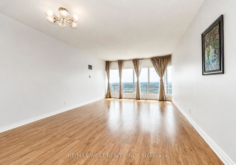 8-lee-centre-drive-toronto-scarborough-ontario-e13667954