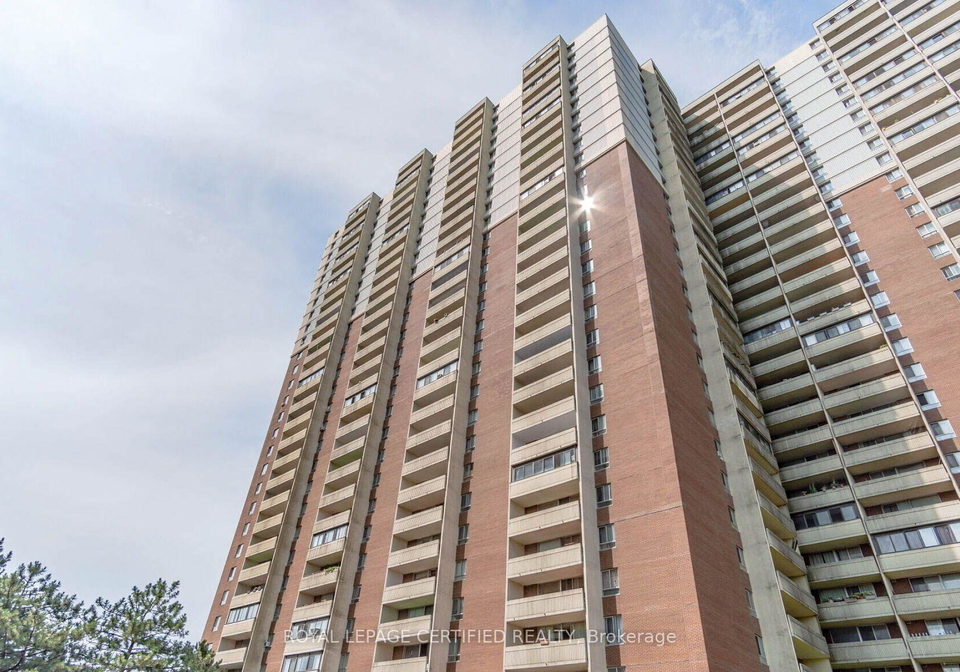 1-massey-square-toronto-east-york-ontario-e13670474