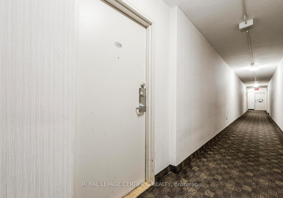 1-massey-square-toronto-east-york-ontario-e13670474