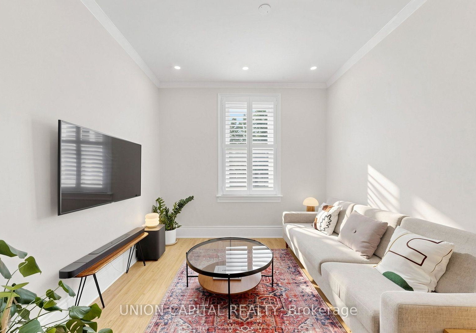 944-dundas-street-e-toronto-toronto-ontario-e13670698