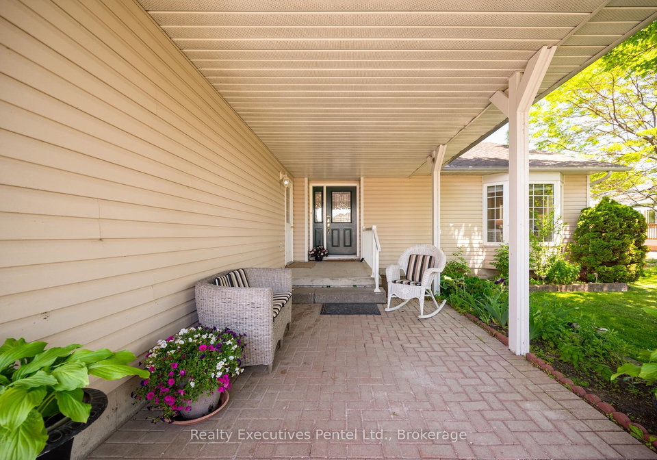 1-cliff-drive-clarington-ontario-e13671092