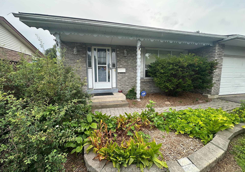 252-keewatin-street-s-oshawa-ontario-e13671260