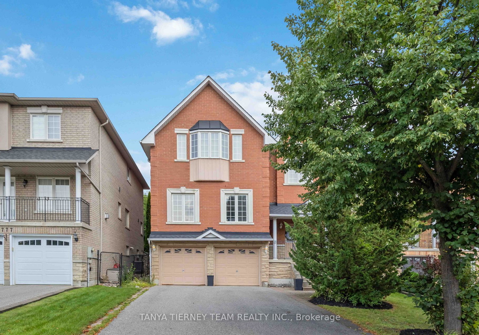 1775-spartan-court-pickering-ontario-e13671968