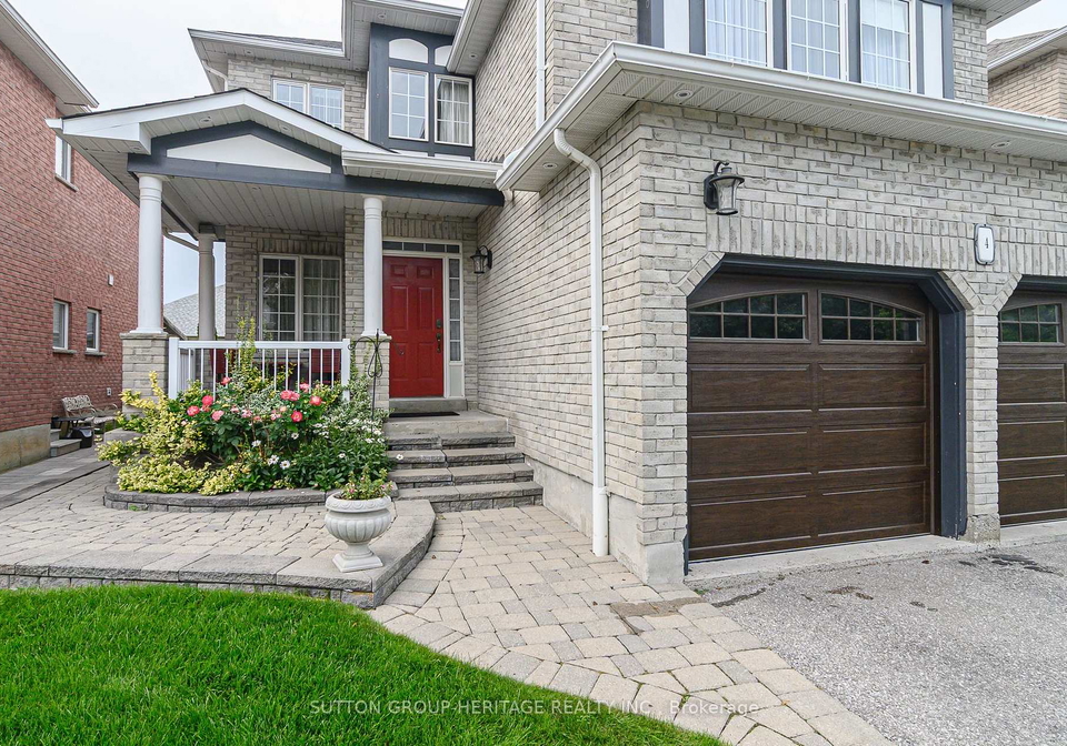 4-divine-drive-whitby-ontario-e13672542