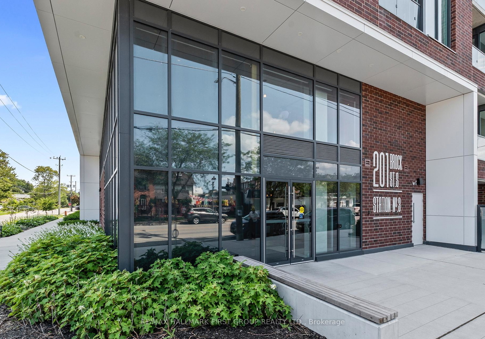 201-brock-street-s-whitby-ontario-e13672814