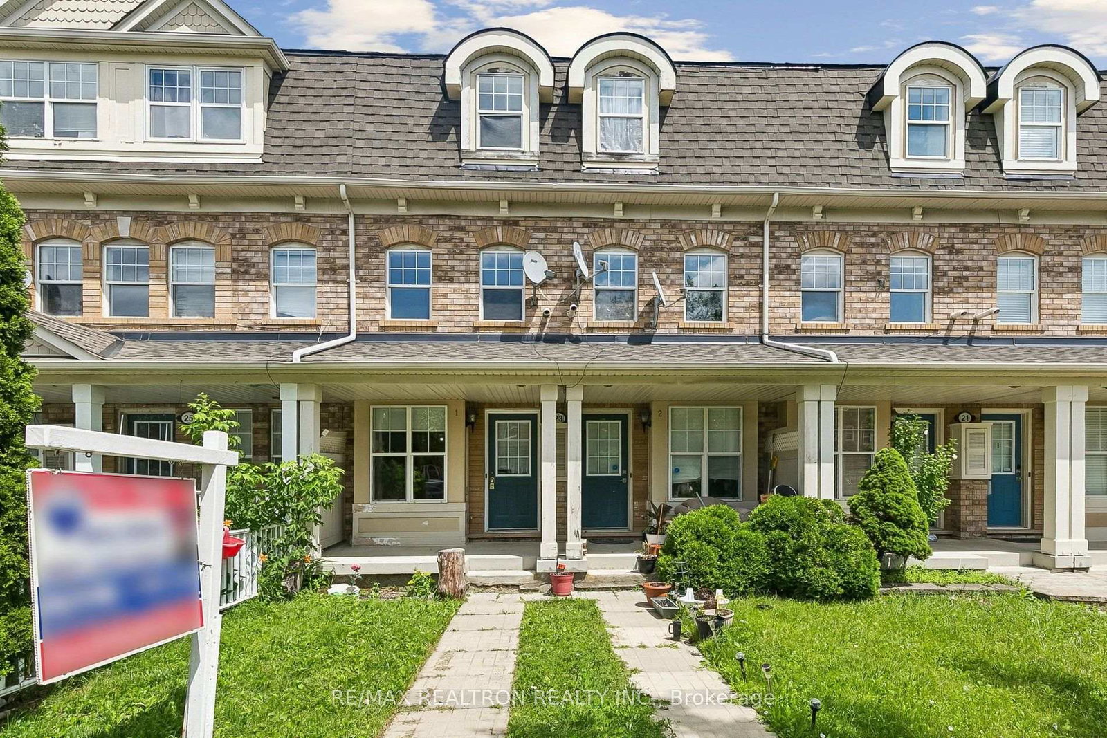 23-ecopark-gate-toronto-scarborough-ontario-e13673410