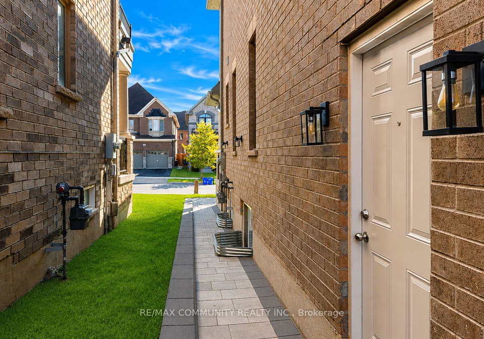 8-capstan-court-whitby-ontario-e13673624