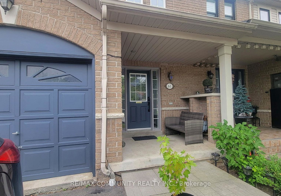 61-beer-crescent-ajax-ontario-e13673748