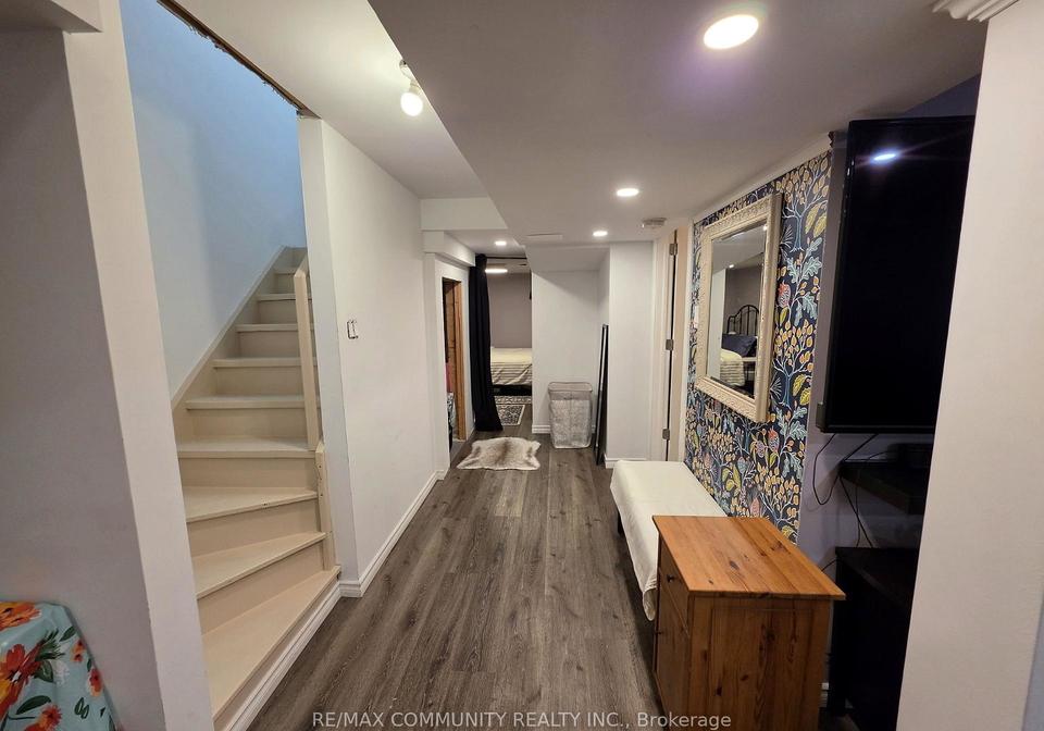 61-beer-crescent-ajax-ontario-e13673748