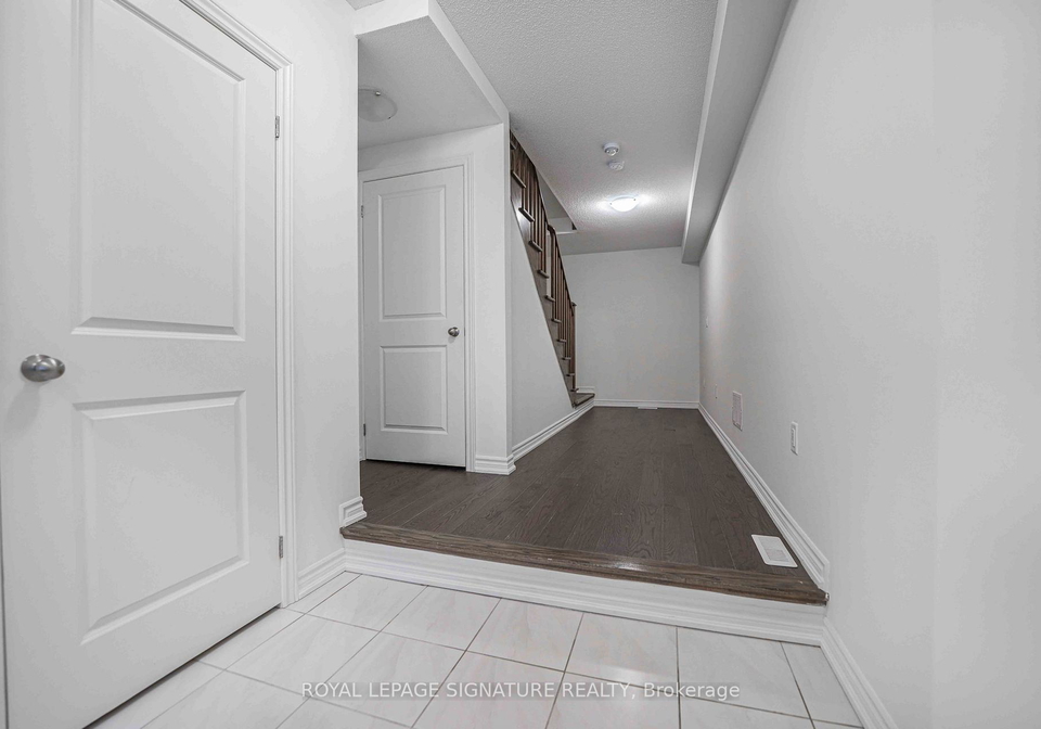 6-ginno-lane-ajax-ontario-e13674888