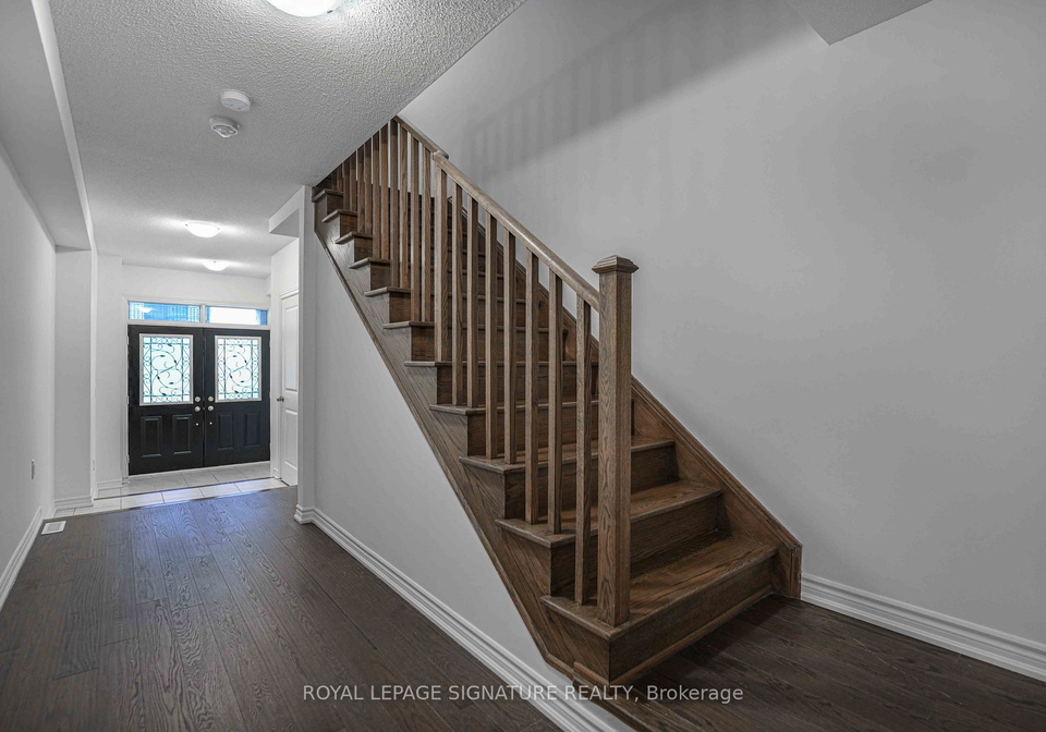 6-ginno-lane-ajax-ontario-e13674888
