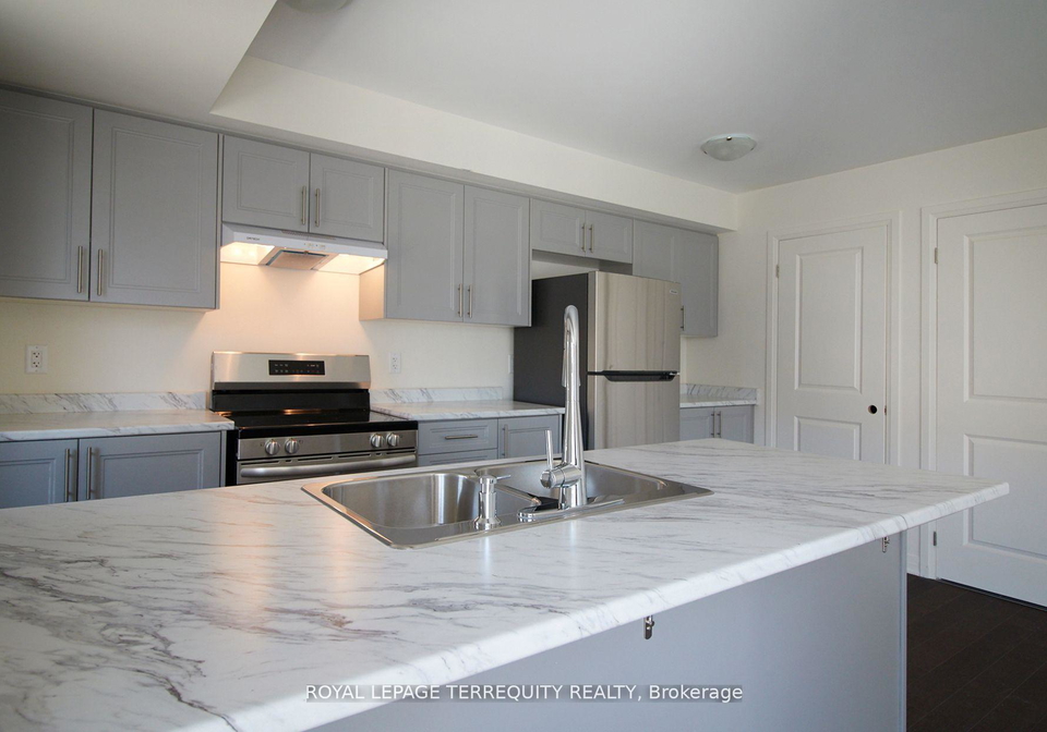 8d-lookout-drive-clarington-ontario-e13675232