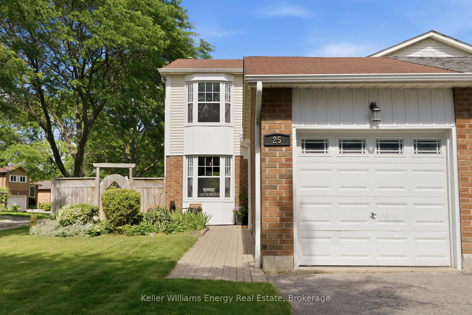 25-habitant-crescent-whitby-ontario-e13676340