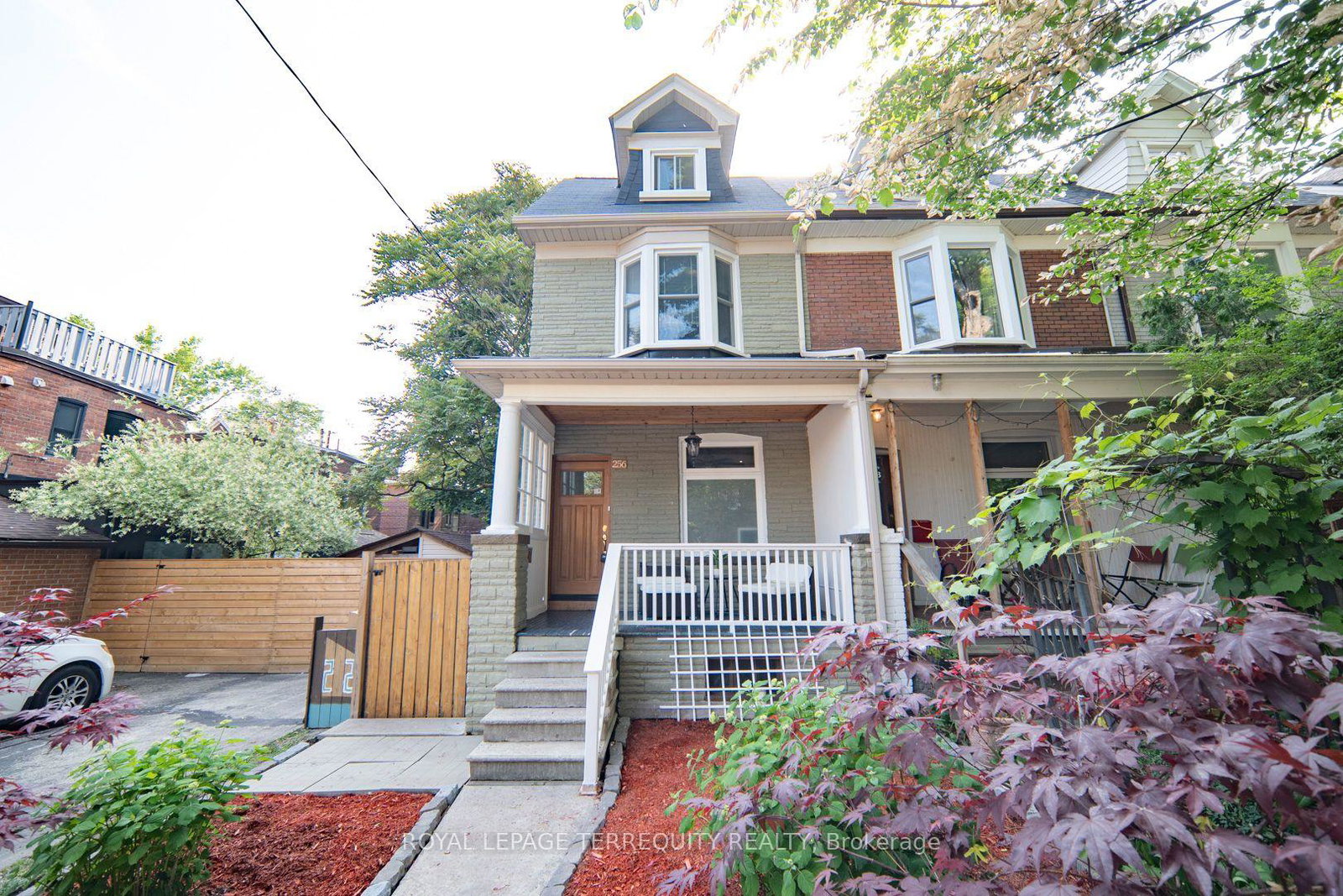 256-boston-avenue-toronto-toronto-ontario-e13677400