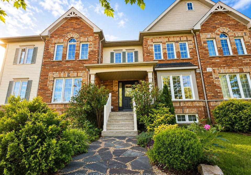 12-blytheway-gate-ajax-ontario-e13677652