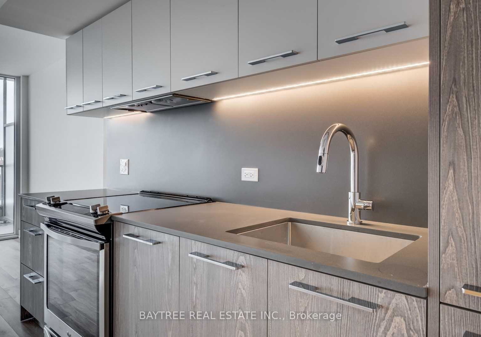 30-baseball-place-toronto-toronto-ontario-e13677956