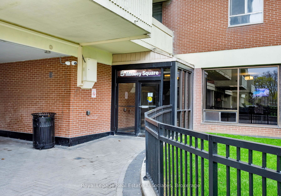5-massey-square-toronto-east-york-ontario-e13679284