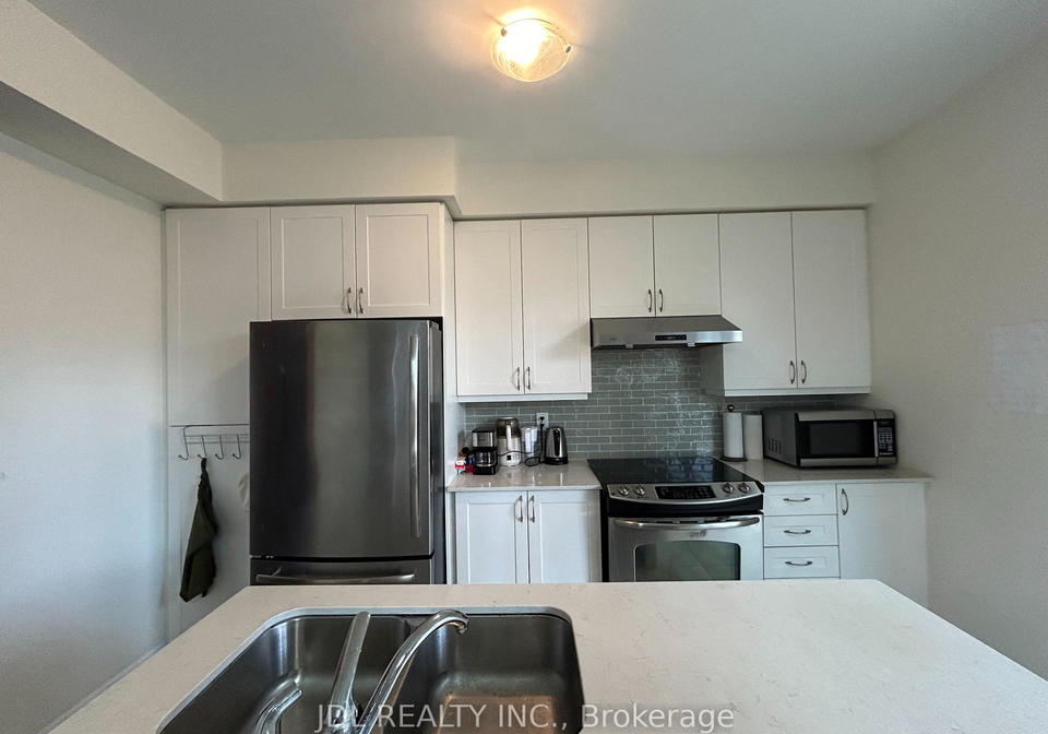 15-wildflower-way-toronto-scarborough-ontario-e13680618