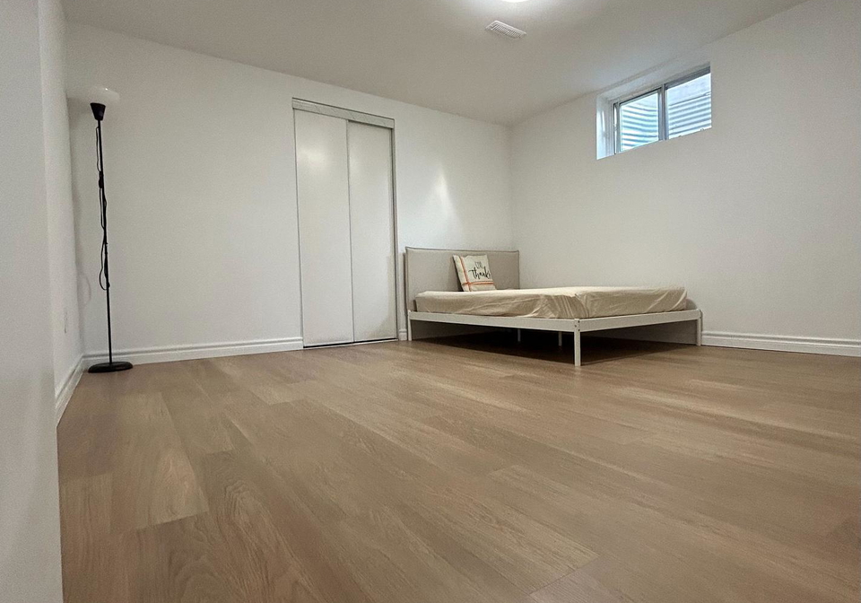 27-macklingate-ct-court-toronto-scarborough-ontario-e13681492