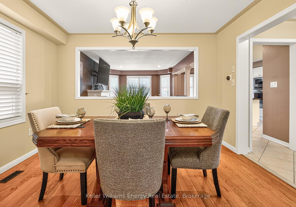 4-holman-court-whitby-ontario-e13681996