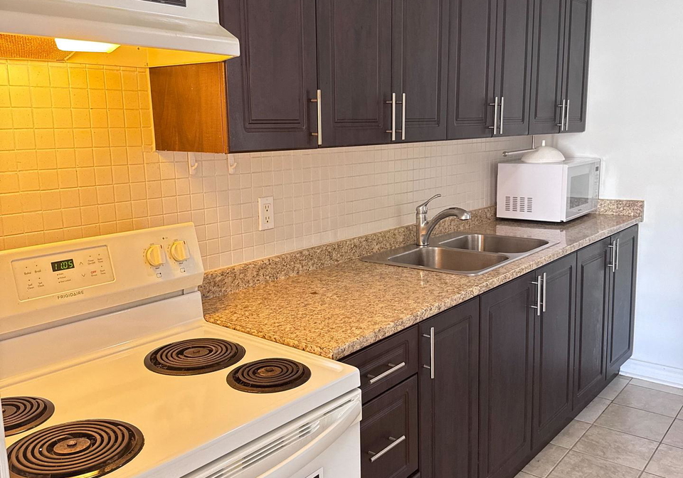 5-massey-square-toronto-east-york-ontario-e13683210