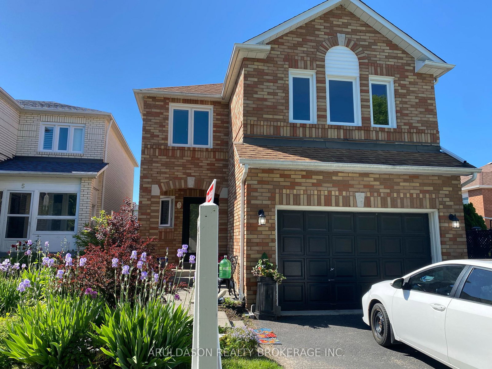 3-booth-crescent-ajax-ontario-e13686552
