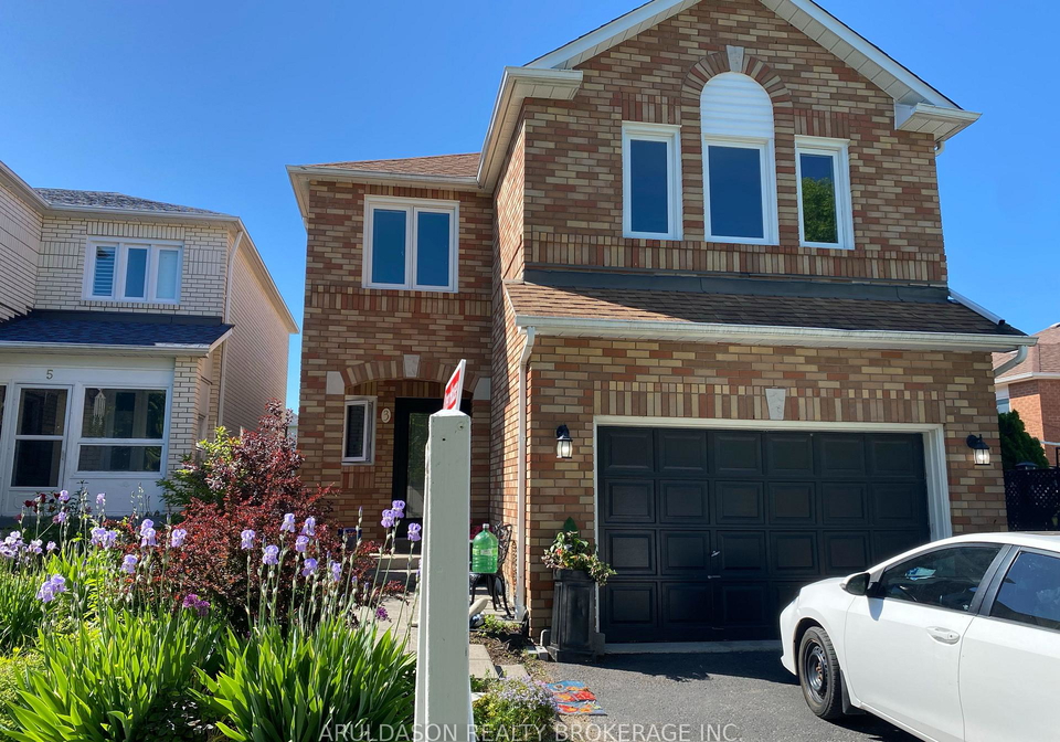 3-booth-crescent-ajax-ontario-e13686552