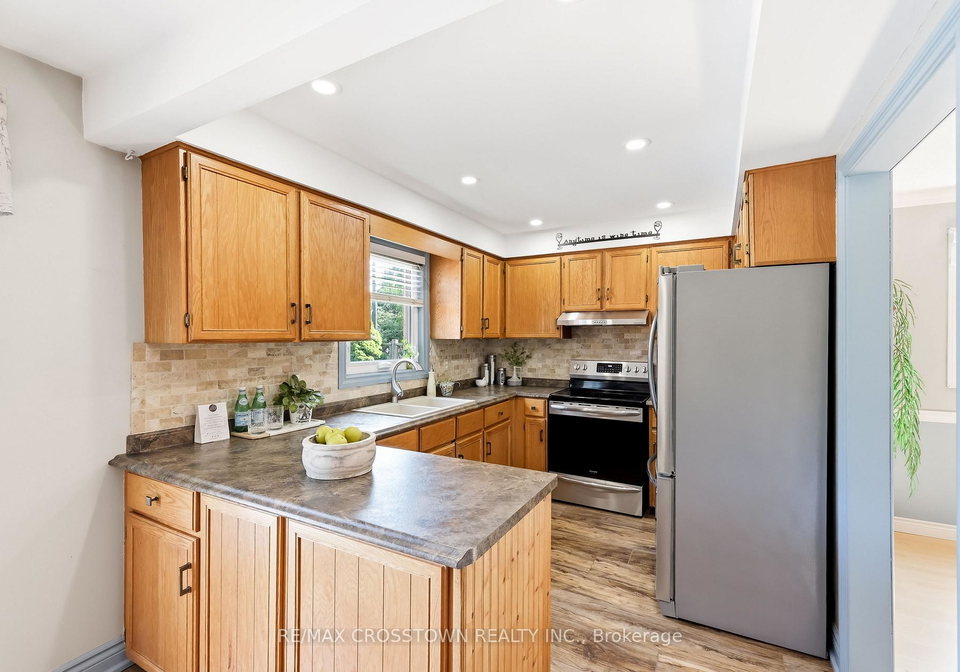 4-martinet-street-whitby-ontario-e13687102