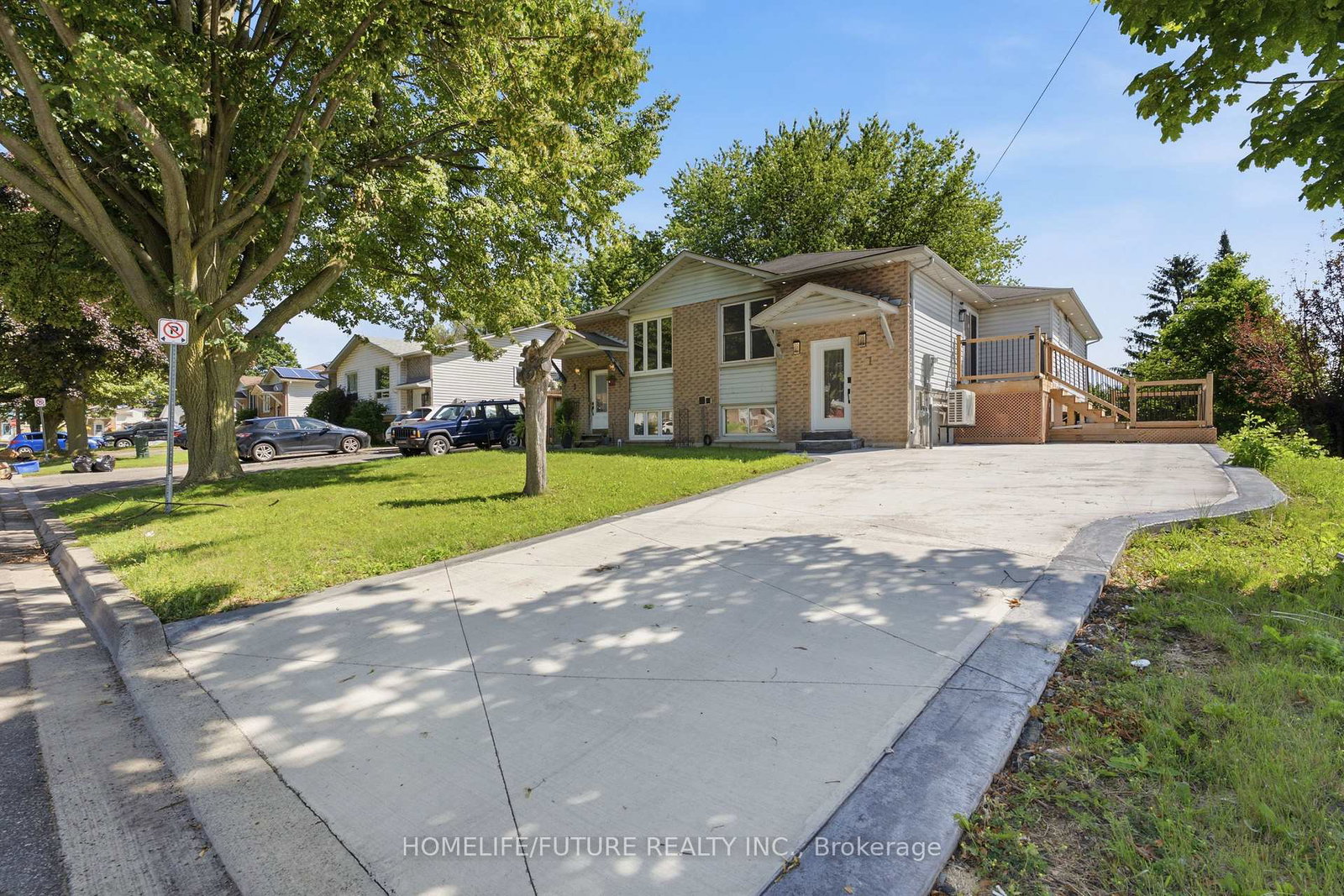 1-lockhart-gate-clarington-ontario-e13689398