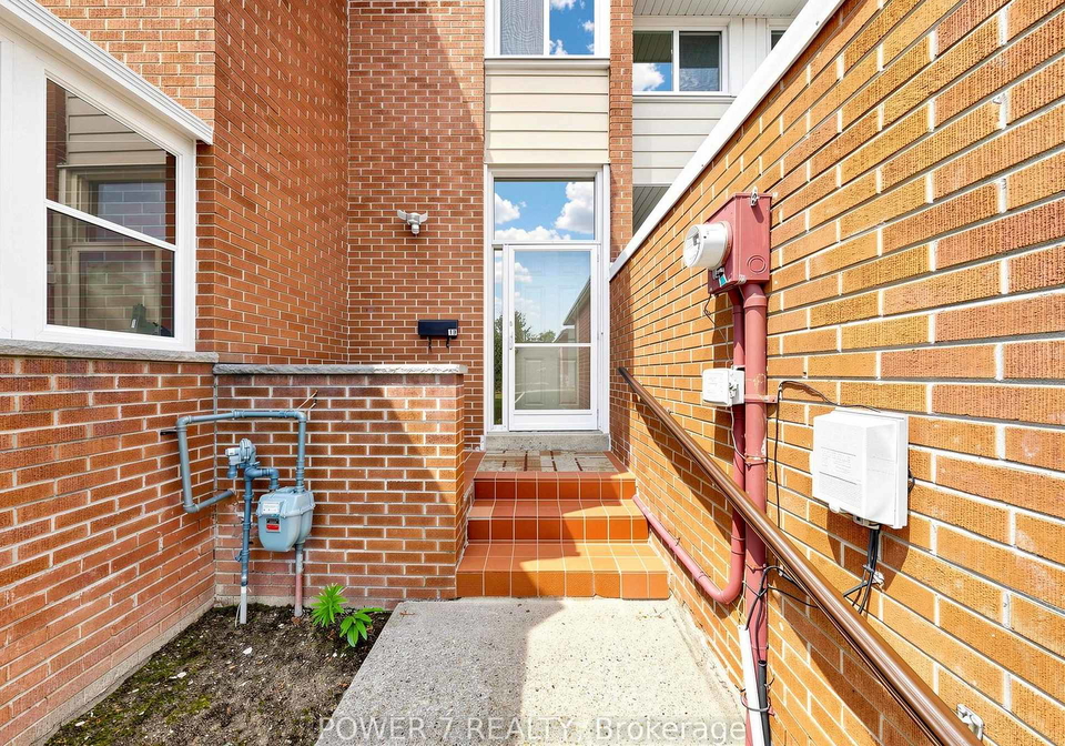 18-sprucewood-court-toronto-scarborough-ontario-e13689422
