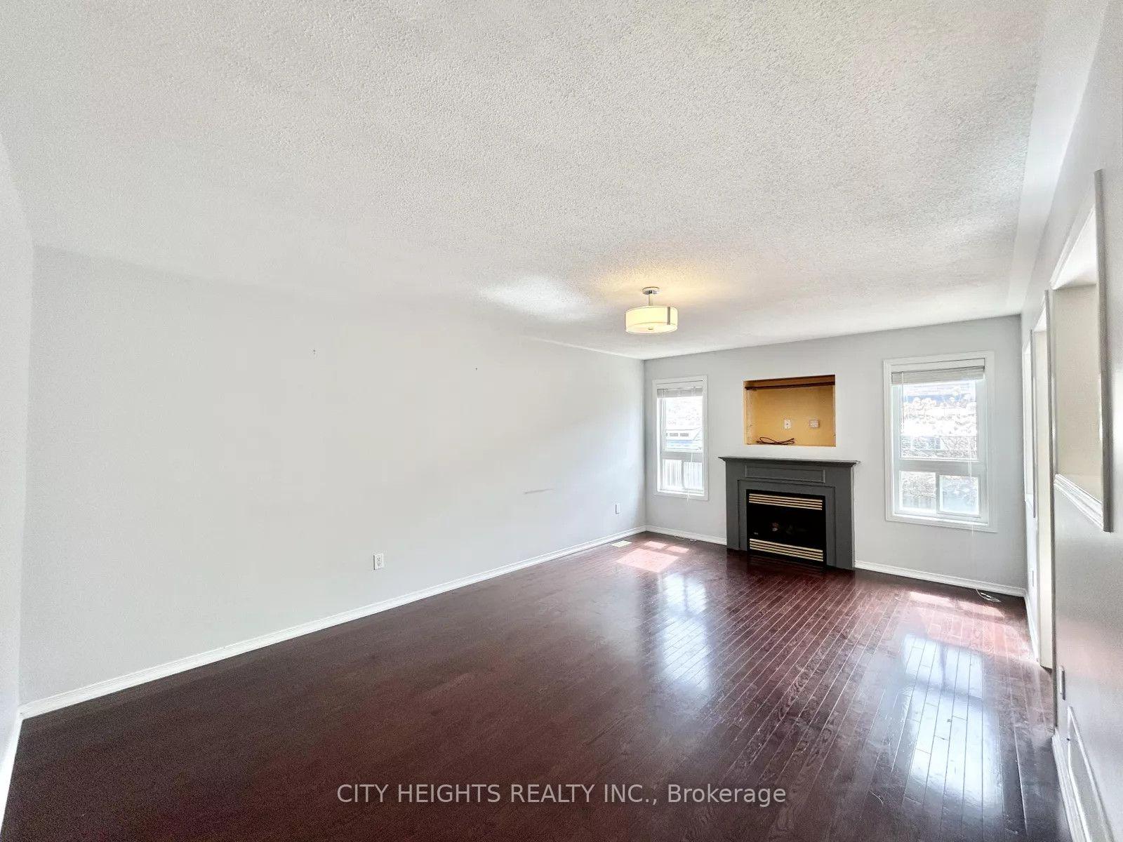 19-sivyer-crescent-ajax-ontario-e13689452