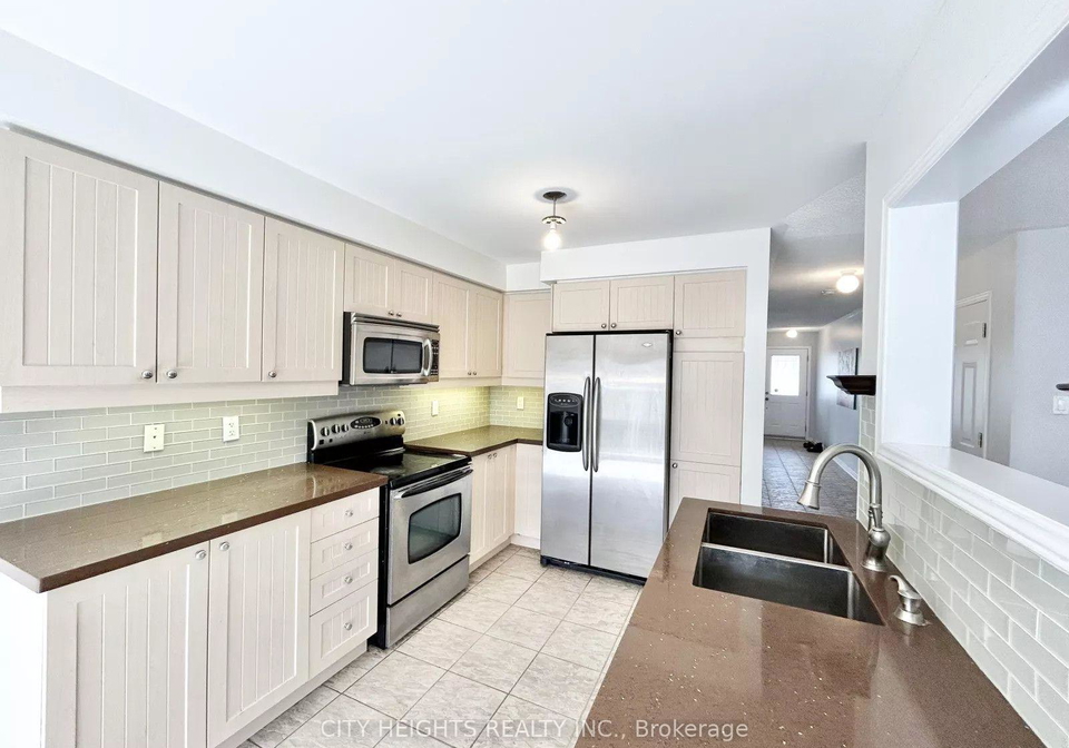 19-sivyer-crescent-ajax-ontario-e13689452