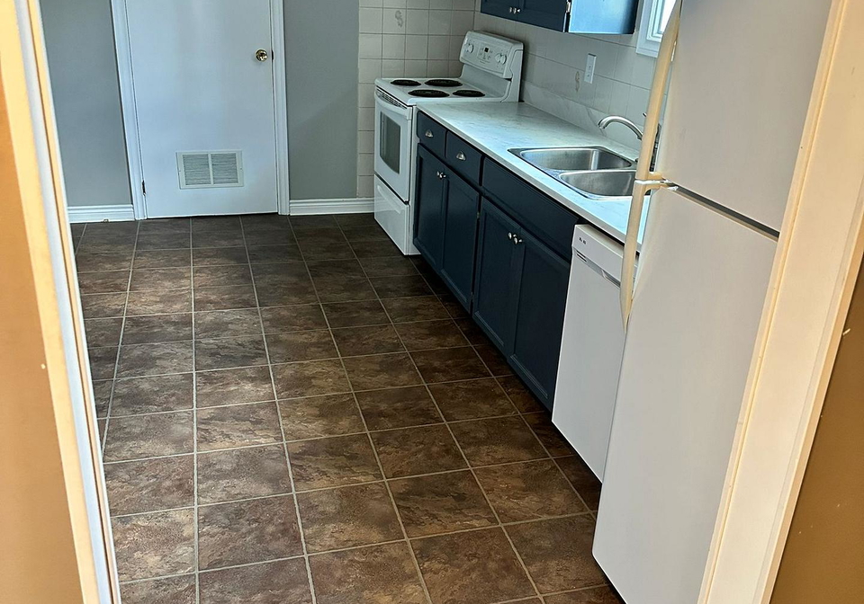 613-perry-street-whitby-ontario-e13692386