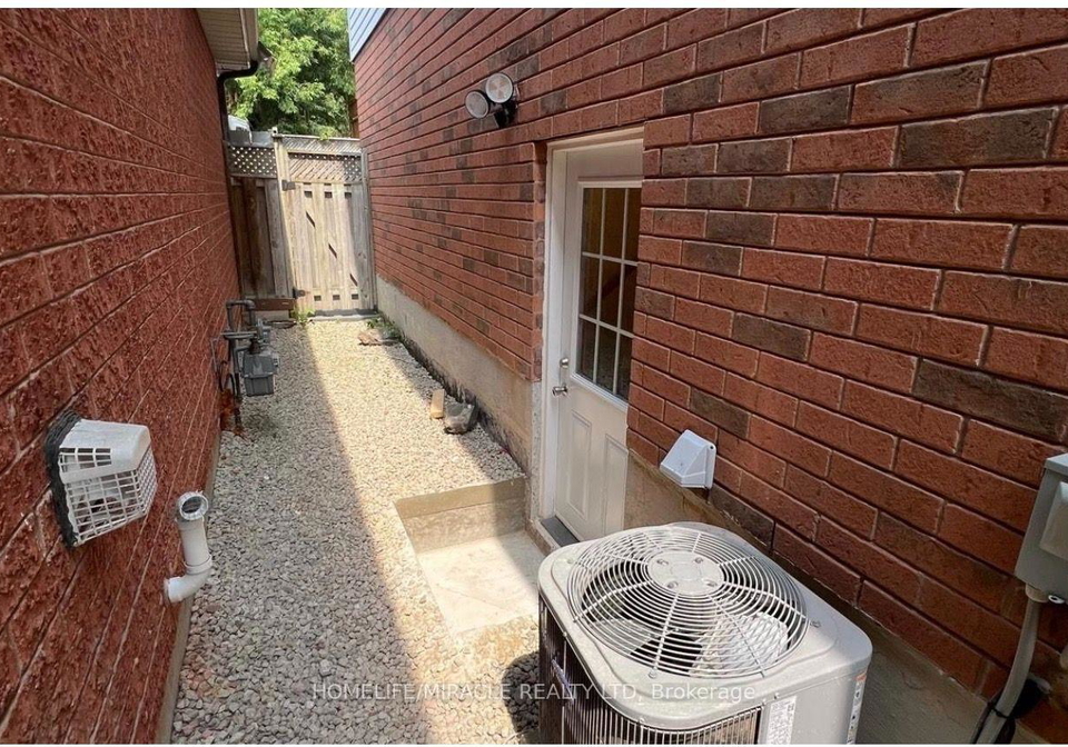 6-adams-park-gate-toronto-scarborough-ontario-e13692498