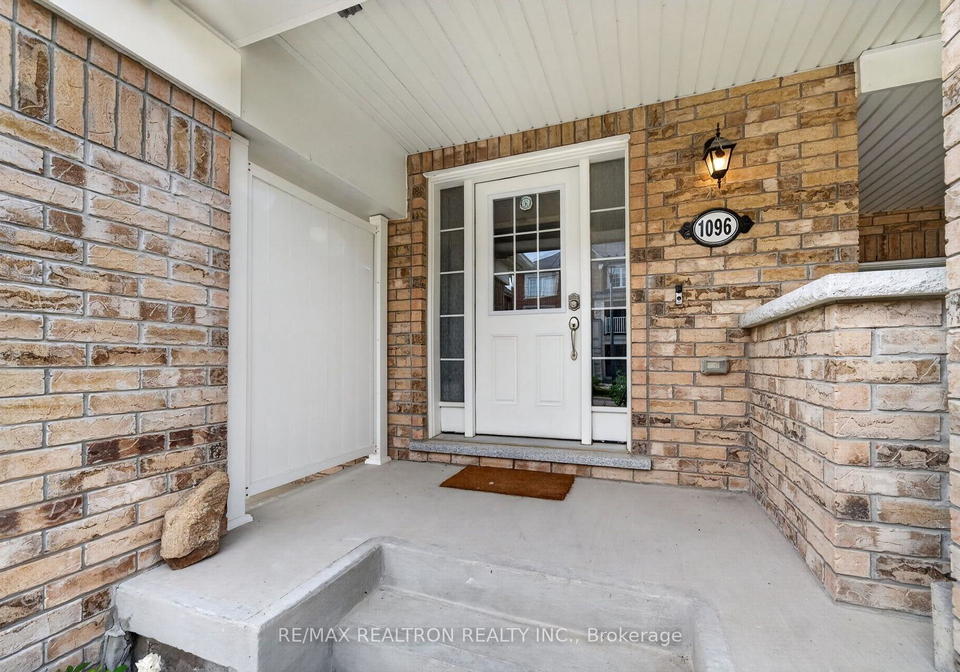 1096-silk-street-pickering-ontario-e13693172