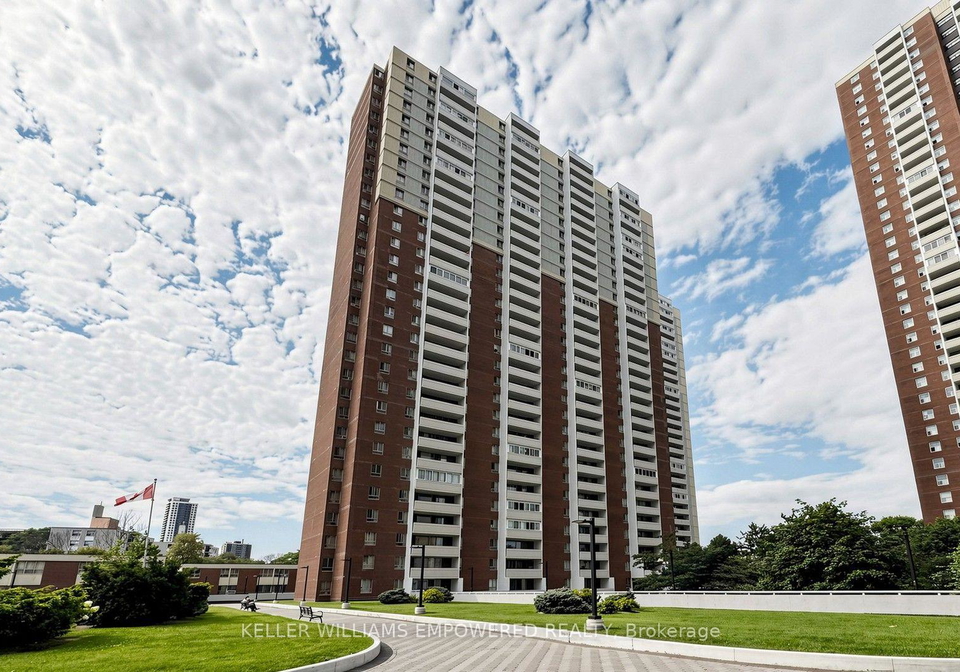 1-massey-square-toronto-east-york-ontario-e13694668